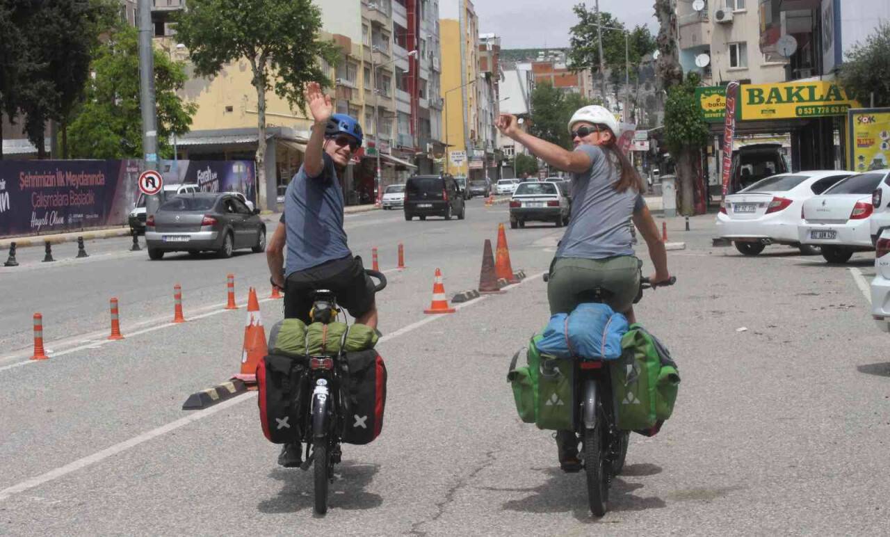 Fransız çift, bisikletle dünya turu yapıyor