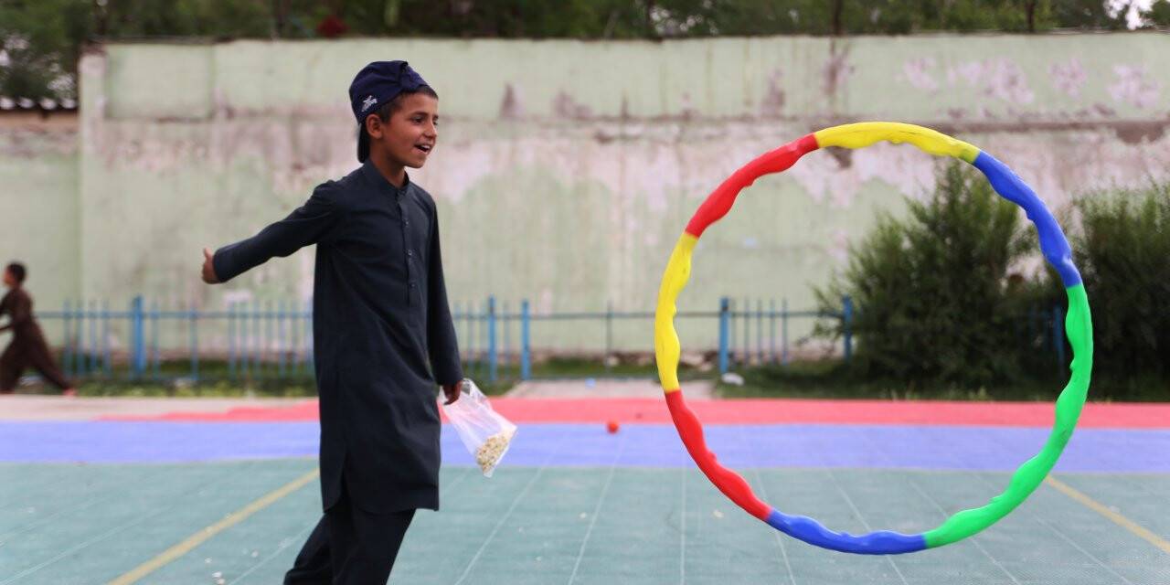 TİKA, bayramda Afgan yetimlerin yüzünü güldürdü