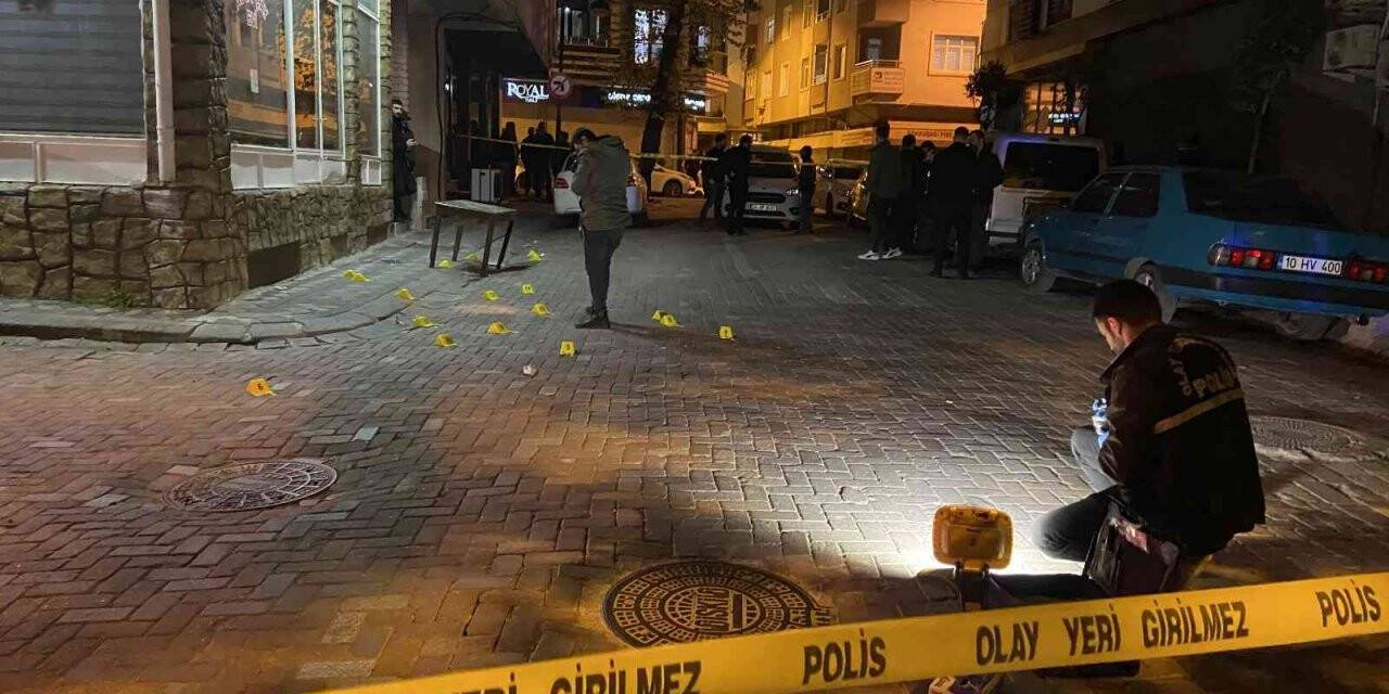 Zeytinburnu’nda sokak ortasında silahlı çatışma: 3 yaralı