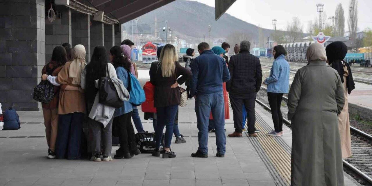 Doğu Ekspresi’nde bayram yoğunluğu