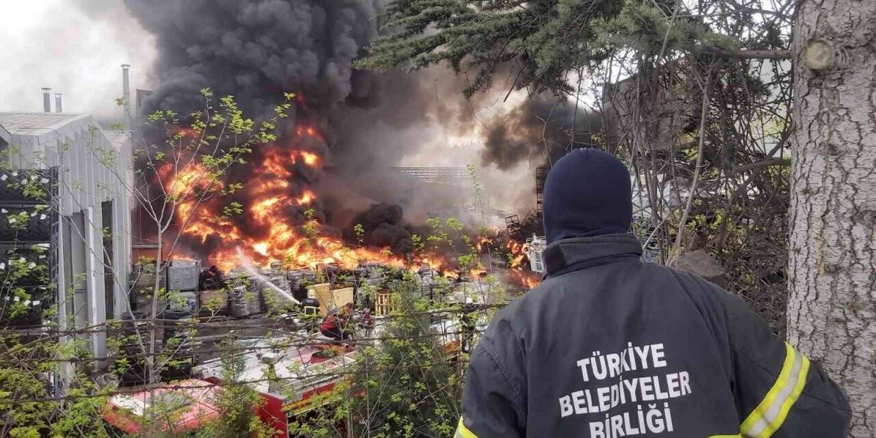 Bilecik’te lastik fabrikasında yangın