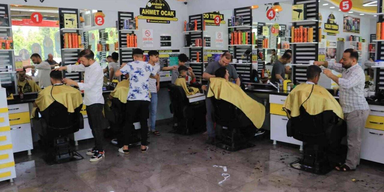 Berberlerin bayram namazına kadar sürecek mesaisi başladı