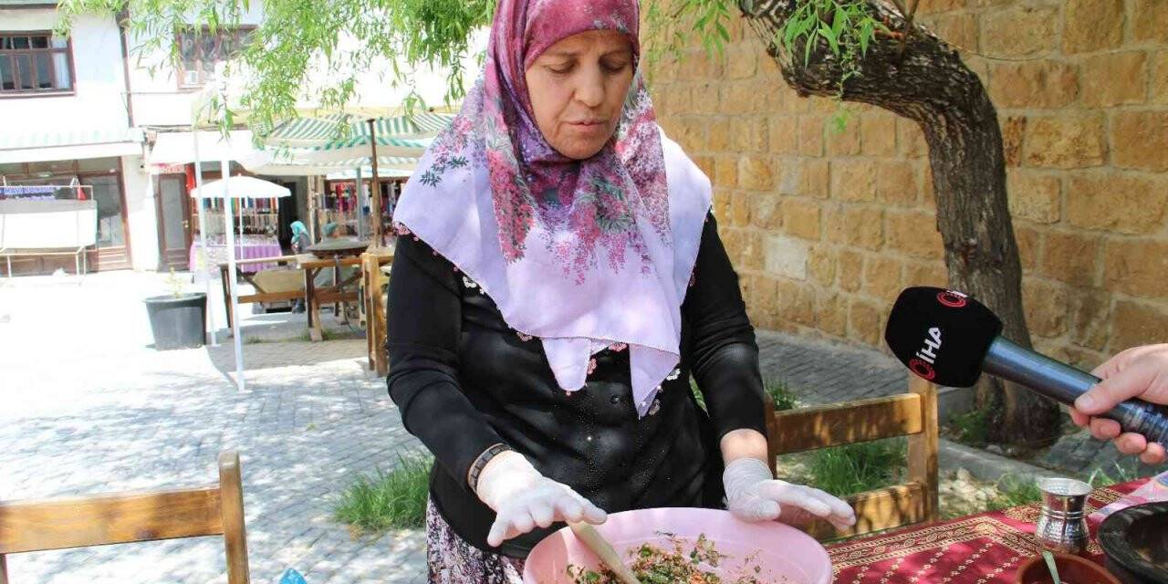 Beypazarı’nın meşhur sarması ustasının elinden böyle yapılıyor