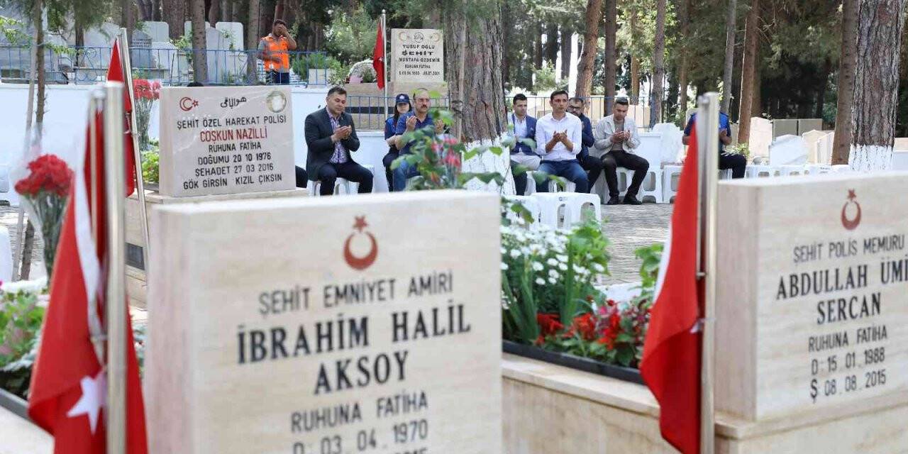 Başkan Yücel şehitlik ve kimsesizler mezarlığını ziyaret etti