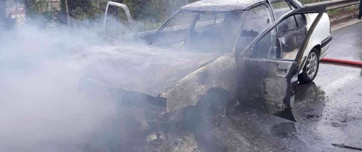 Kanser hastası eşini hastaneye götürüyordu, aracı alev topuna döndü