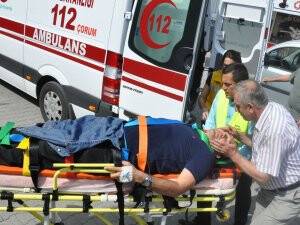 Çorum'da Minibüs İle Kamyonet Çarpıştı: 2 Ölü, 13 Yaralı