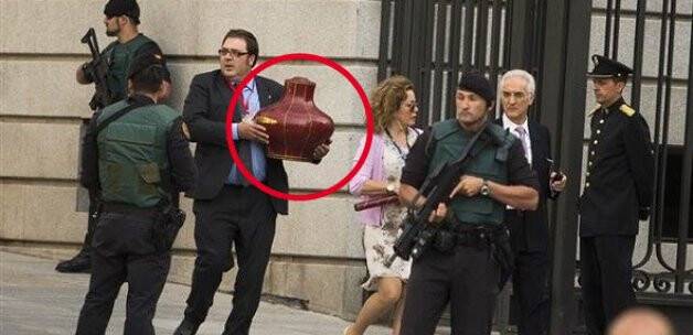 Kırmızı kutunun içinde böyle getirildi