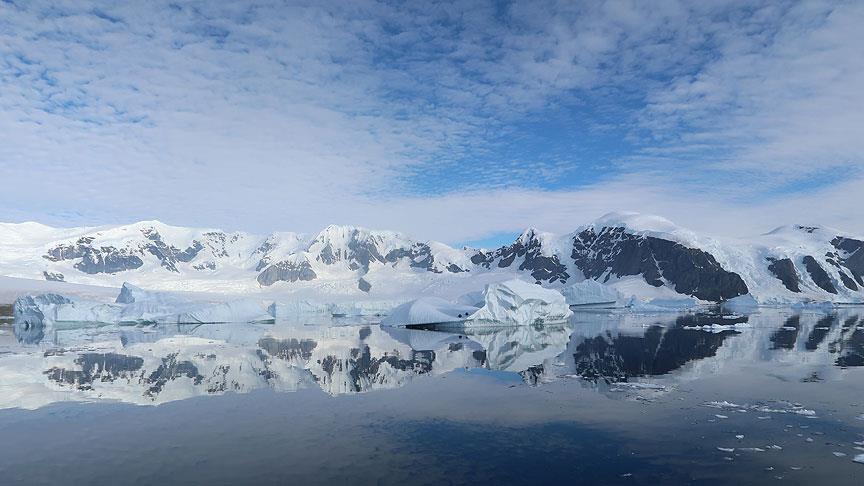 Antarktika'daki buz tabakasının altında ilk kez büyük miktarda su bulundu