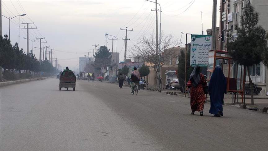 Taliban kadınlara 'örtünme' zorunluluğu getirdiğini duyurdu