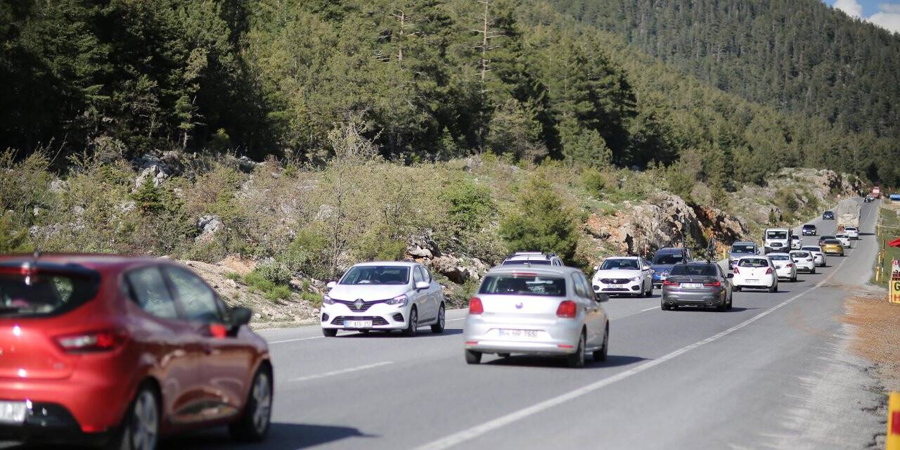 Antalya-Konya kara yolunda trafik yoğunluğu