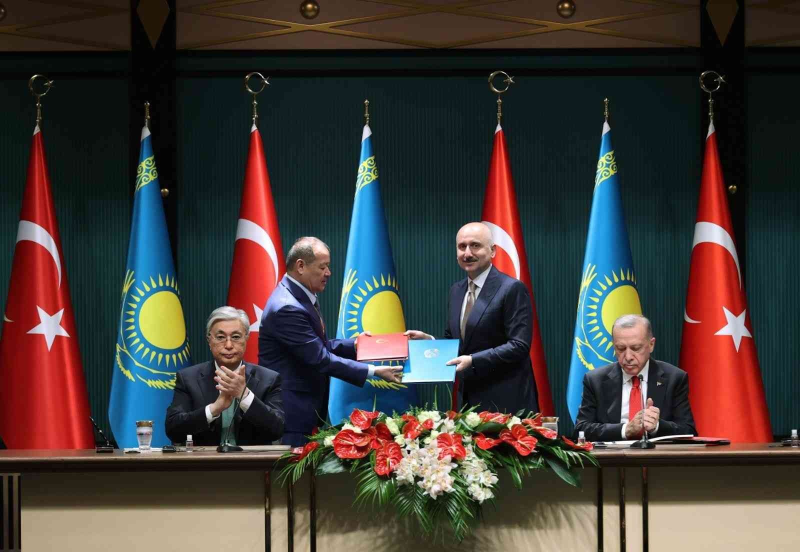 Bakan Karaismailoğlu: 'Kazakistan ile transit geçiş belgesi kotası 7,5 kat artacak'