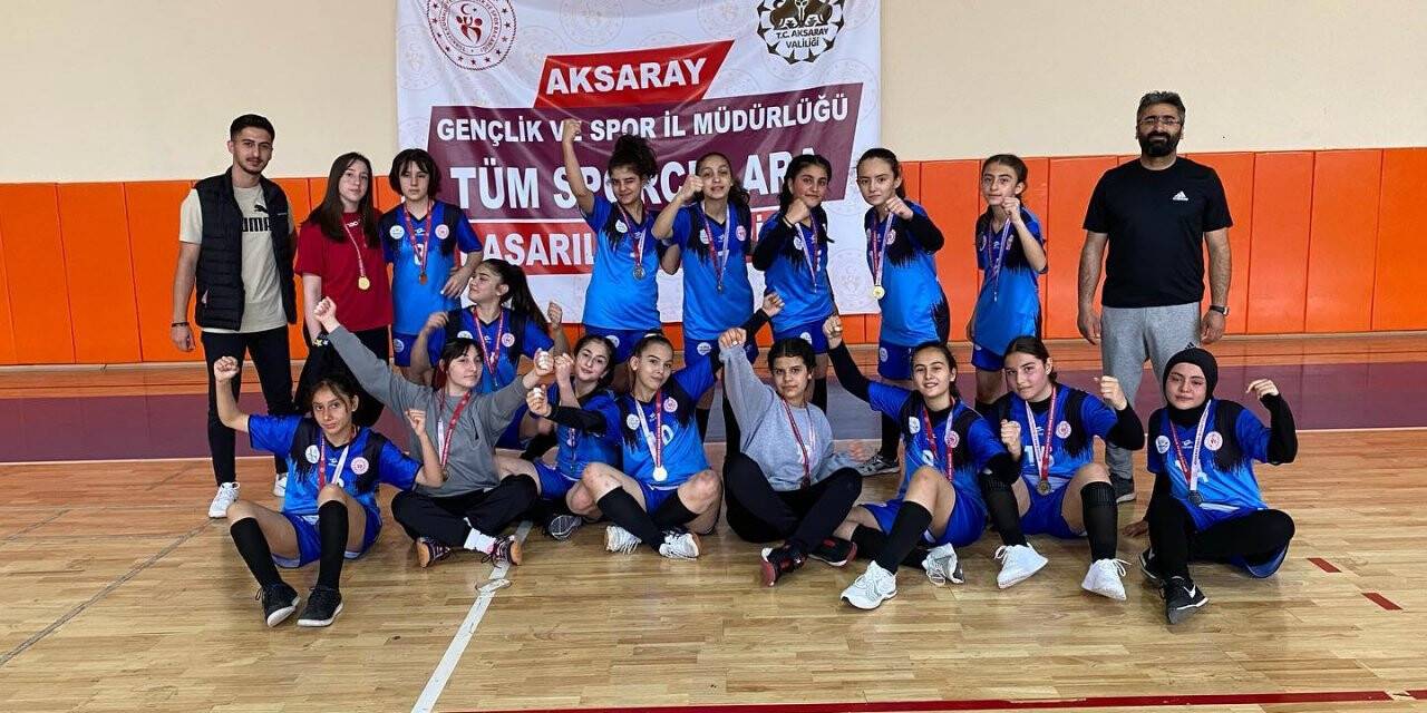 Analig Hentbolda Konya finallere kaldı