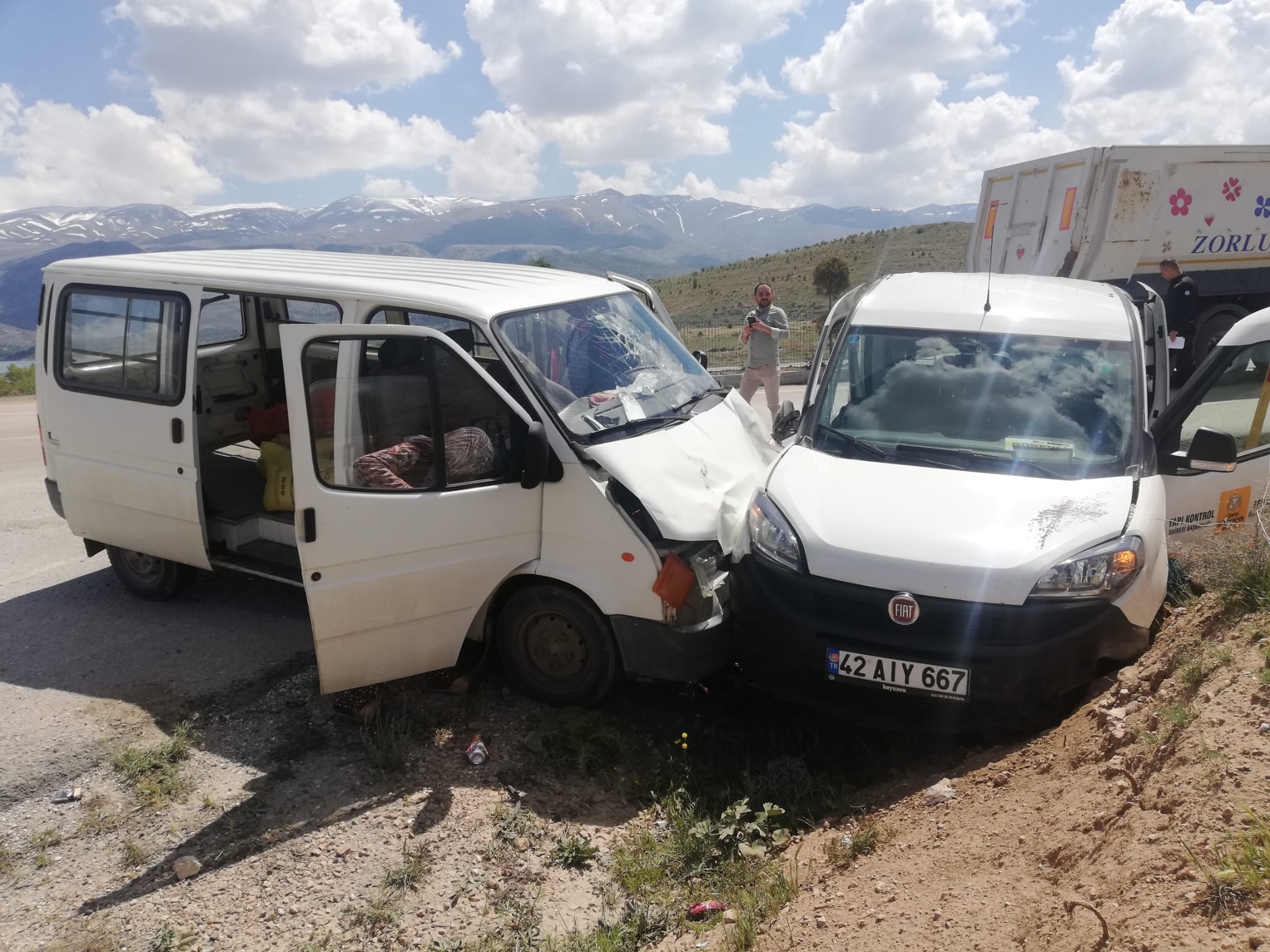 Konya'da iki aracın karıştığı kazada 6 kişi yaralandı