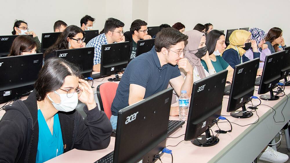 Selçuk Tıp öğrencileri Gelişim Sınavı’na girdi