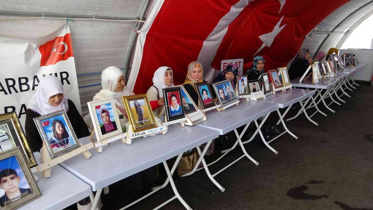 Ailelerin kararlı direnişi 985’inci gününde