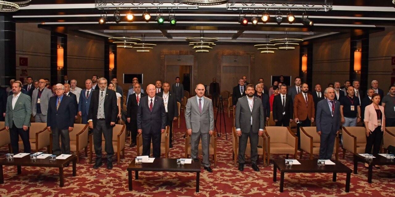 Gazeteciler, “Gazetecilik Meslek Yasası” tartıştı