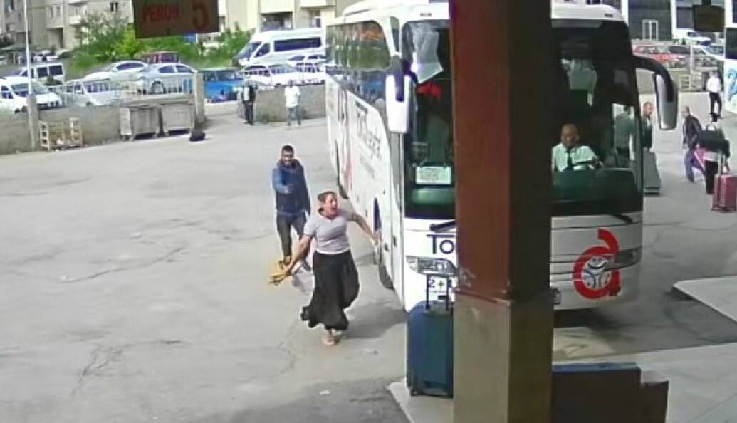 Gözü dönen koca eşine ve öz kardeşine kurşun yağdırdı!