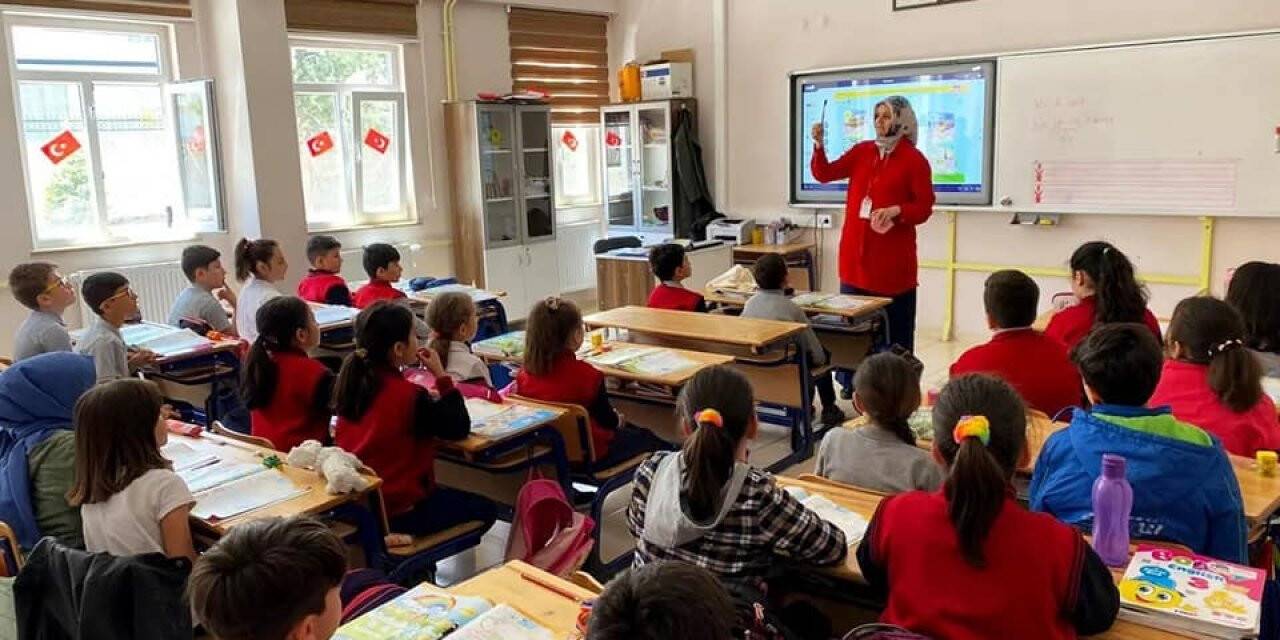 Kütahya’da ilkokul öğrencilerine ağız ve diş sağlığının önemi anlatıldı