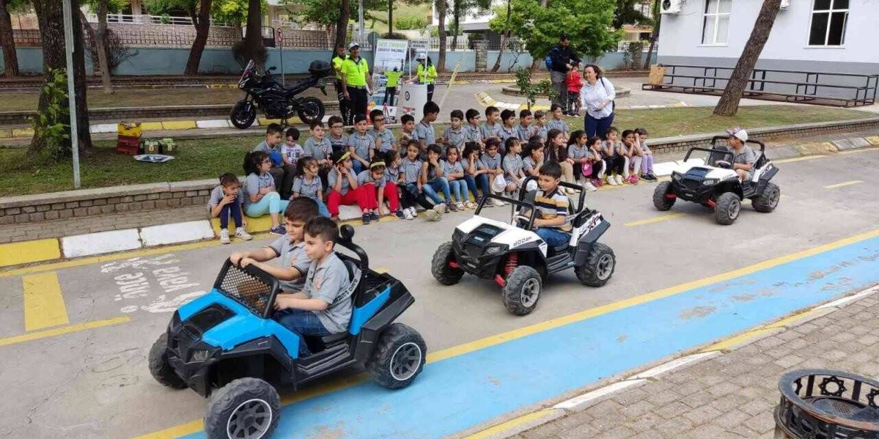 Aydın’da 40 öğrenci ’trafik dedektifi’ oldu