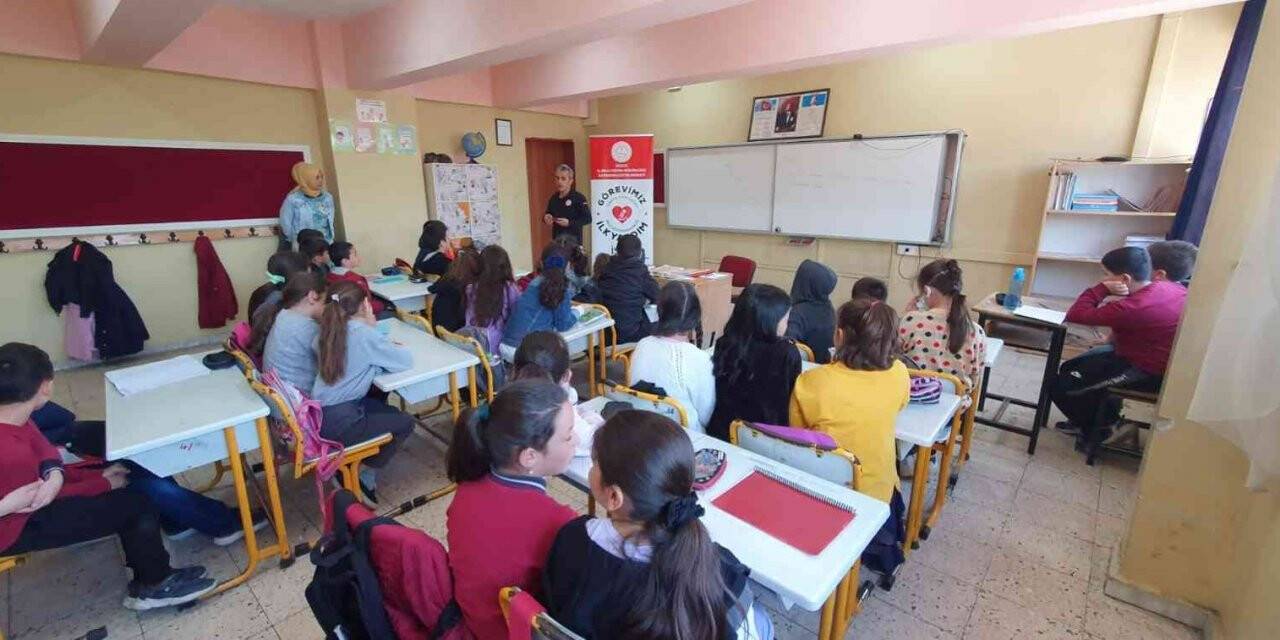 Boğaziçili öğrencilere ilk yardım eğitimi