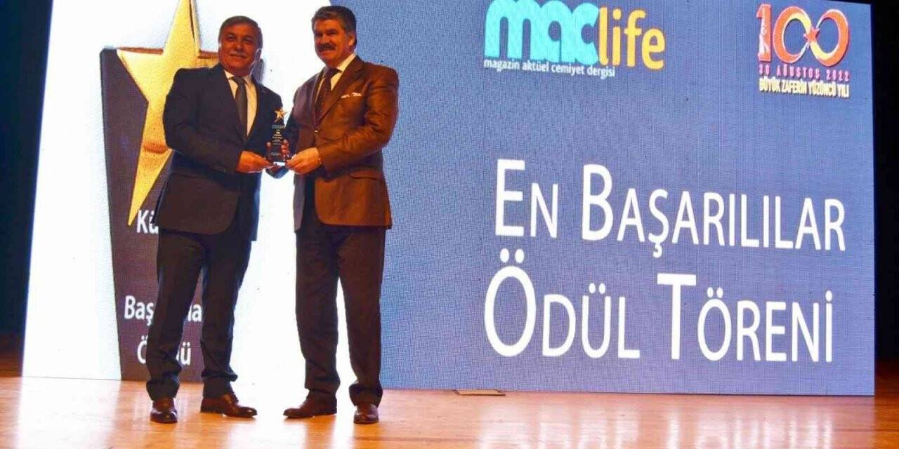 Başkan Arif Teke’ye “Yılın En Başarılı Belediye Başkanı” ödülü