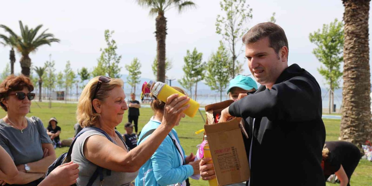 Kazdağlarının eteklerinde her gün yüzlerce kişi sahilde spor yapıyor