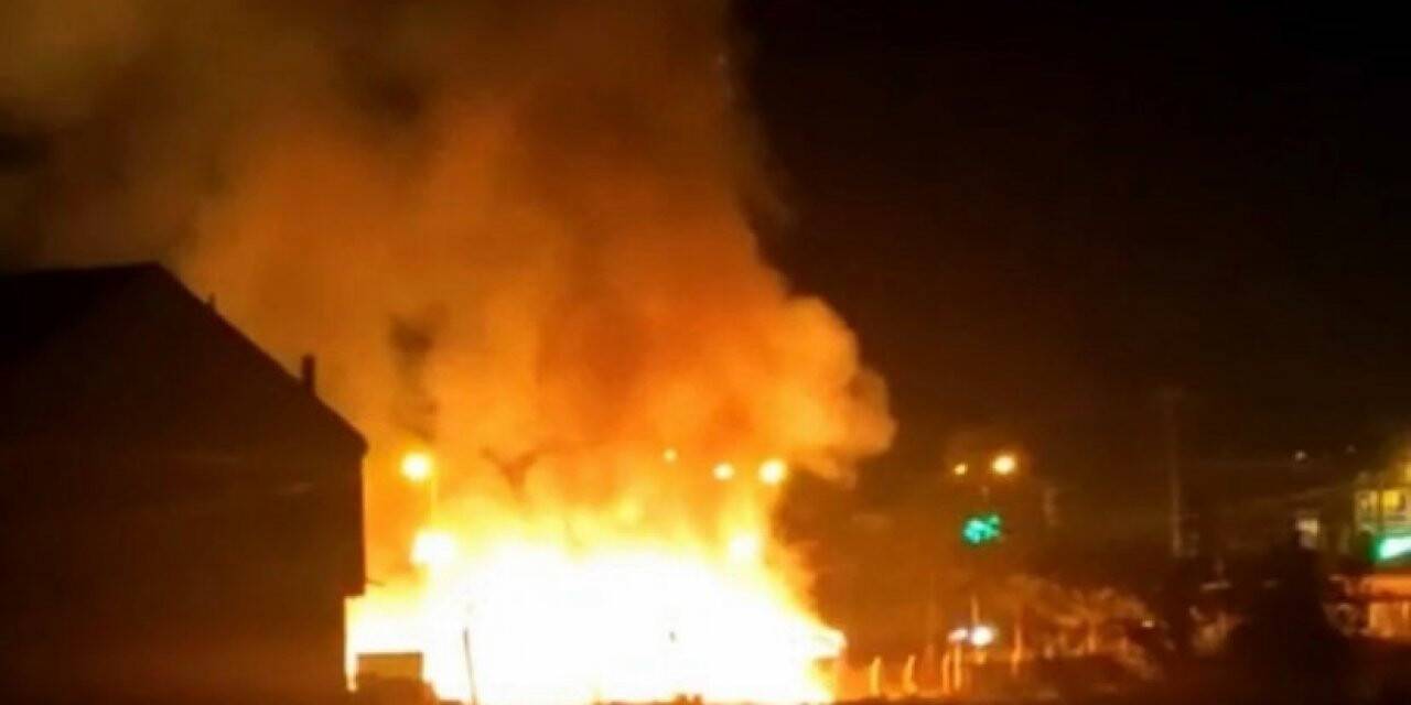 Lunapark içindeki çadır alevlere teslim oldu