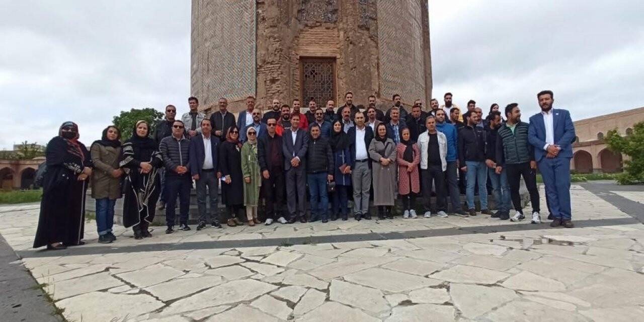 Vanlı turizmcilerden İran’a çıkarma