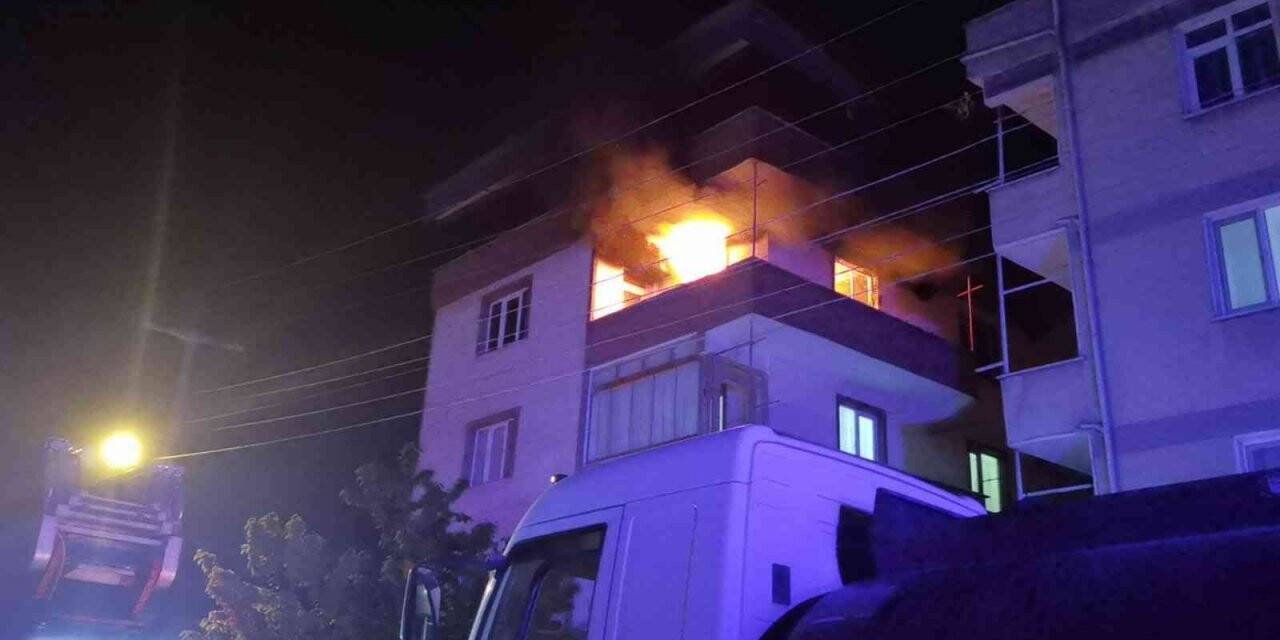 Alev alev yanan evini görünce gözyaşılarına hakim olamadı