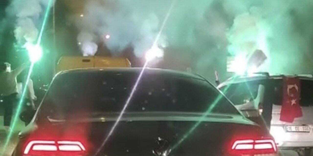 Bursa’da asker konvoyu için yolu kapattılar