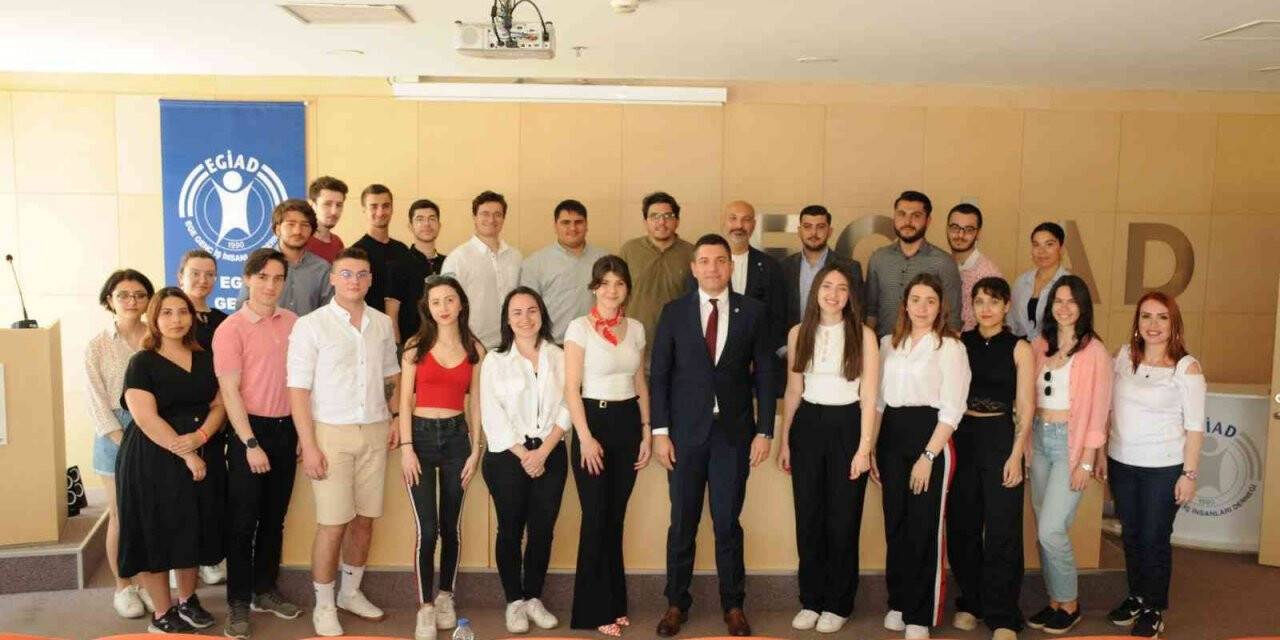 “Gençler geleceği, dünyayı ve Türkiye’yi daha iyi değerlendiriyor”