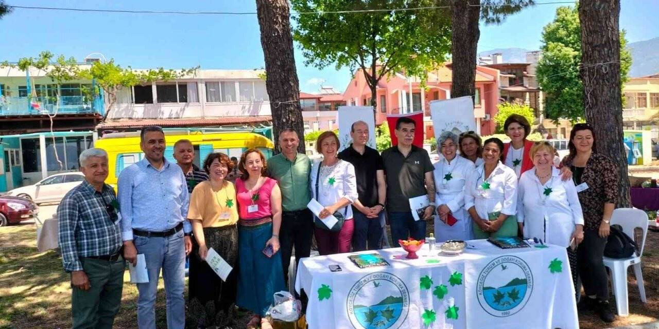 Köyceğiz festivalinde yöneticiler önlük taktı