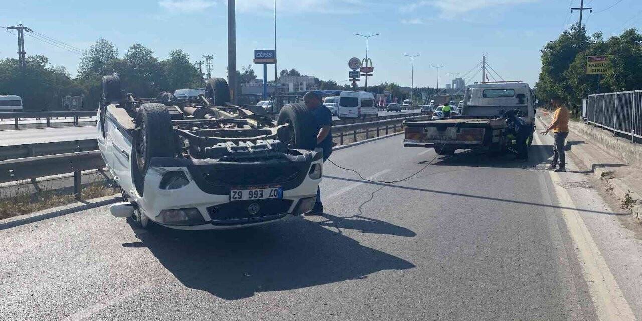 Otomobil ile çarpışan pikap takla attı