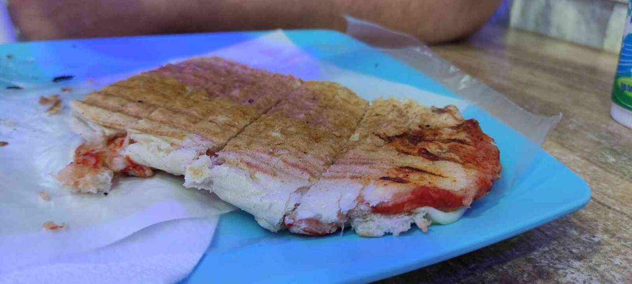 15 tost yiyenden para almıyor, üstüne çeyrek altın veriyor