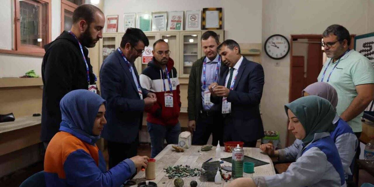 Atıkların el sanatları ile geri dönüşümünü sağlayacaklar