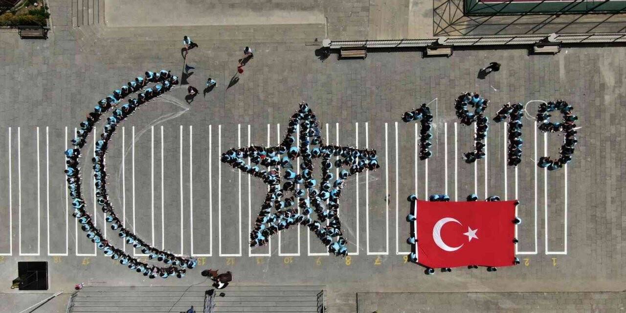 Bedenleriyle bayrağımızı oluşturdular