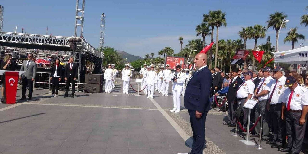 Marmaris’te 19 Mayıs Atatürk’ü Anma Gençlik ve Spor Bayramı çelenk sunma töreni yapıldı
