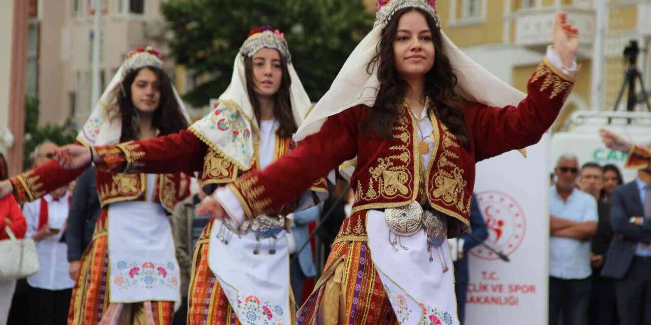 Manisa’yı 19 Mayıs coşkusu sardı