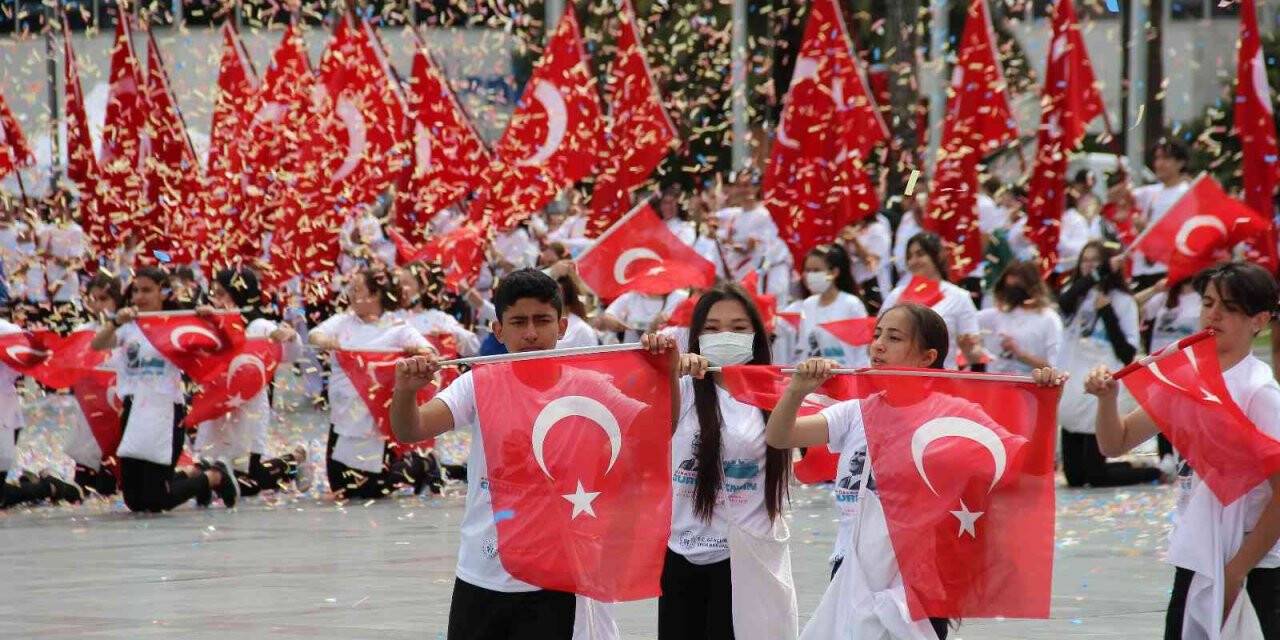 19 Mayıs İzmir’de coşkuyla kutlandı