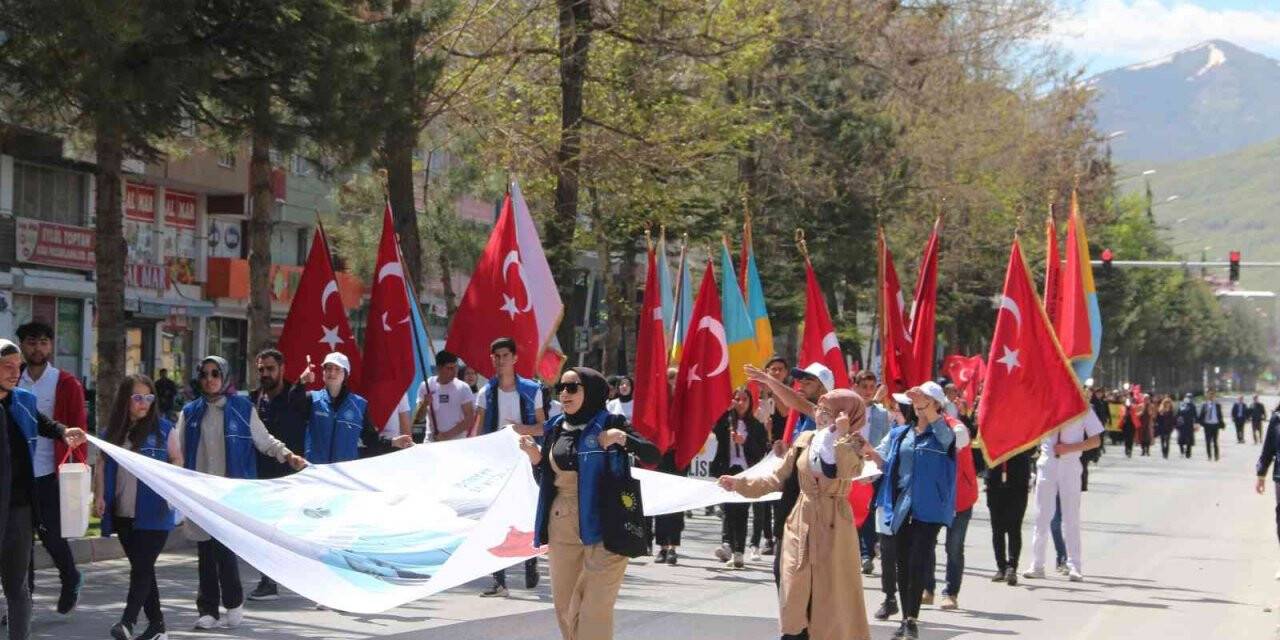 Tatvan’da 19 Mayıs Atatürk’ü Anma, Gençlik ve Spor Bayramı kutlaması