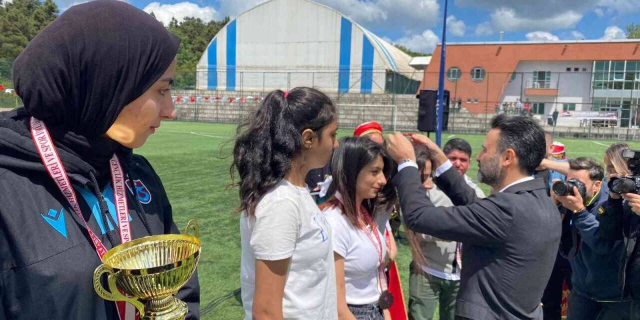 Çekmeköy’de 19 Mayıs coşkuyla kutlandı