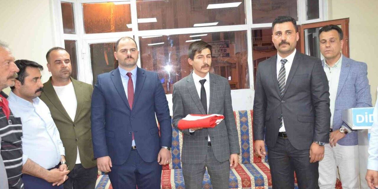 Didim Ülkü Ocakları’nda bayrak değişimi