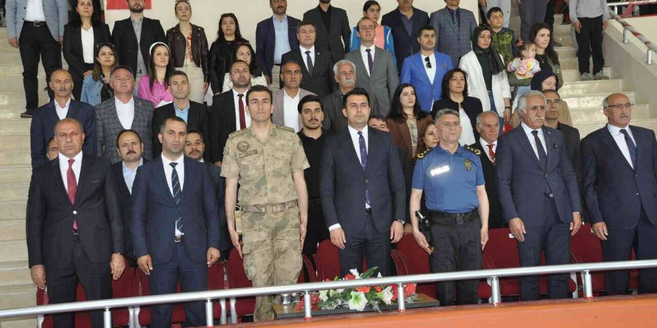 Bulanık’ta 19 Mayıs Atatürk’ü Anma, Gençlik ve Spor Bayramı kutlamaları