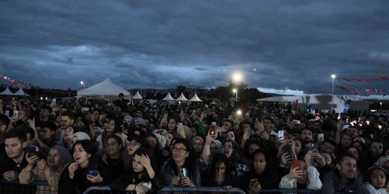 Bursalı gençler, Bilal Sonses ile coştu