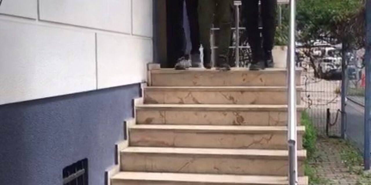 Gaziosmanpaşa’da 17 suç kaydı bulunan 17 yaşındaki şüpheli yakalandı