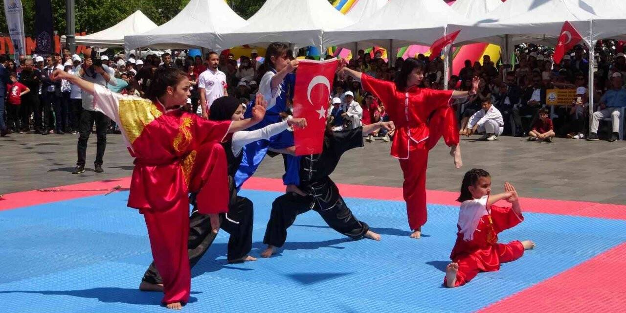 Diyarbakır’da 19 Mayıs coşkuyla kutlandı