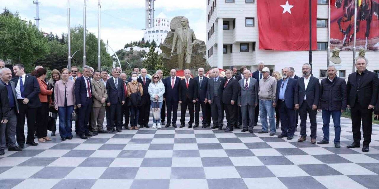 Başkan Altınok Atatürk’ü andı, 19 Mayıs’ı kutladı