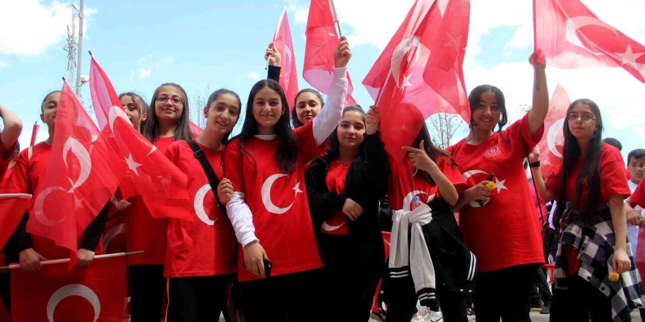Erzurum’da pandemiden sonra 19 Mayıs büyük coşkuyla kutlandı