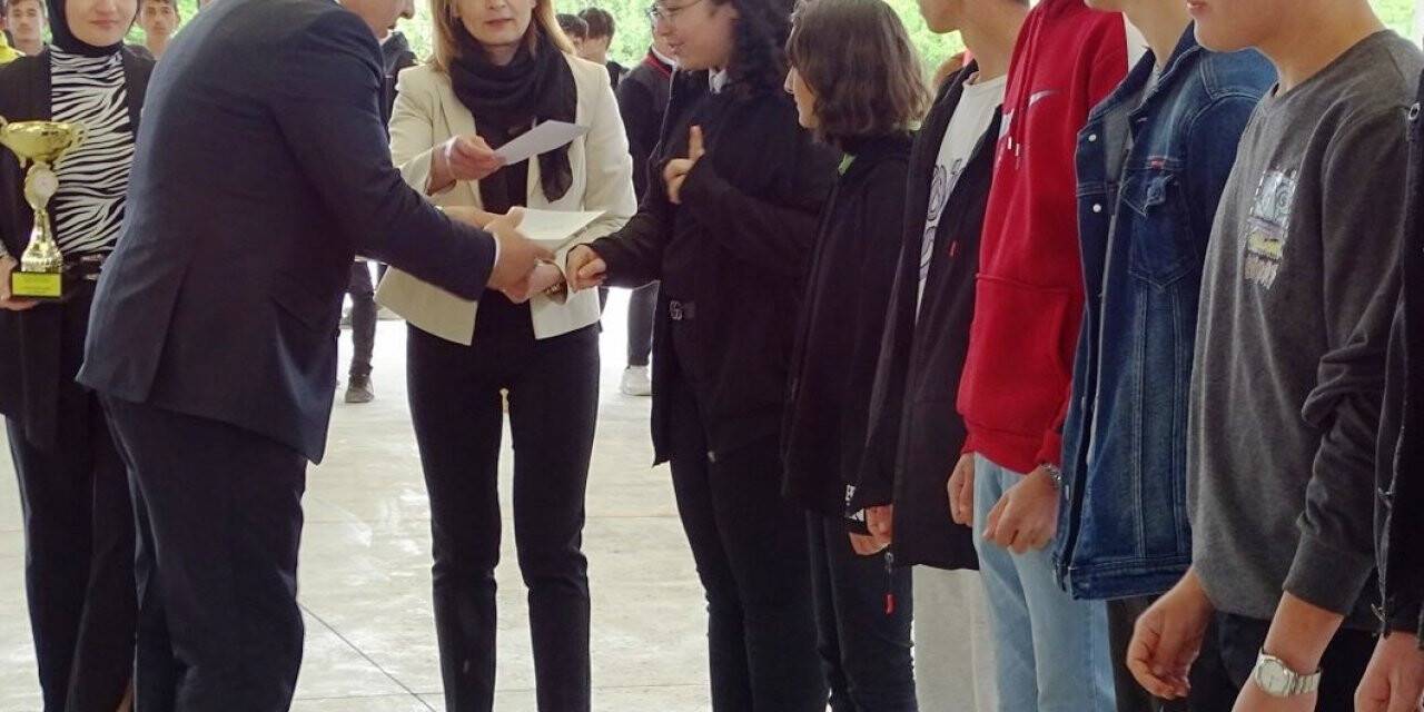 Hisarcık’ta dereceye giren öğrenciler ödüllendirildi
