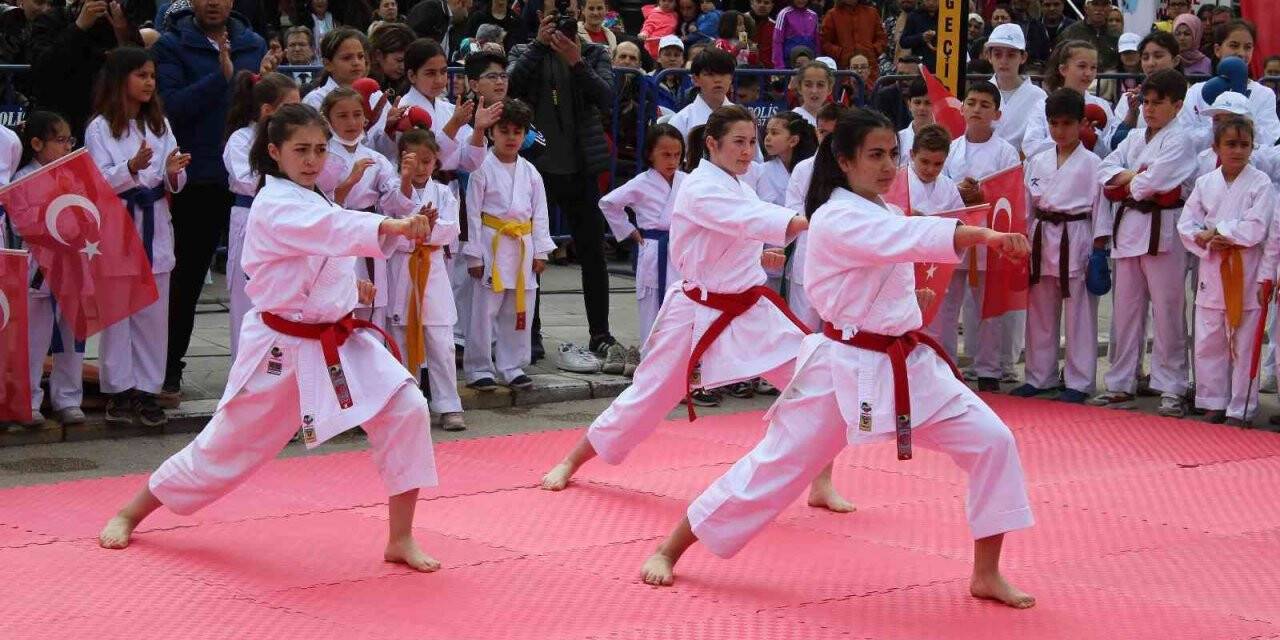 Gençler 19 Mayıs’ta gösterileriyle nefes kesti